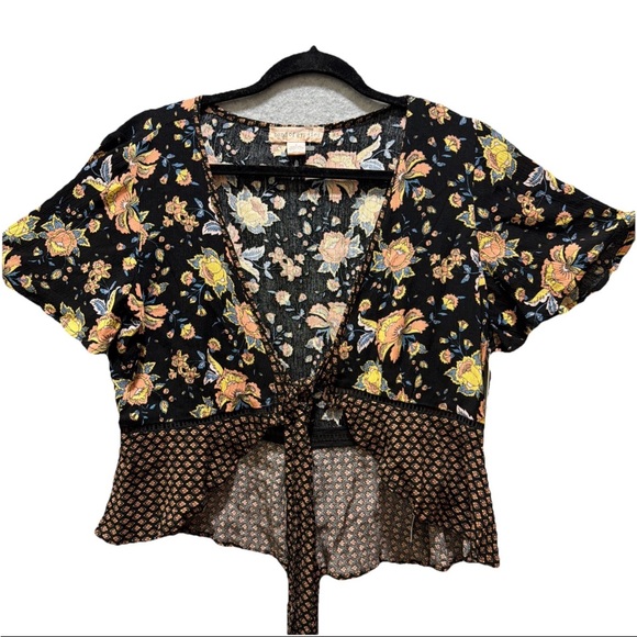 Band of Gypsies Tops - 🆕Band of Gypsies Black Floral Tie-Front Crop Ruffle Top Boho Boutique Chic SM